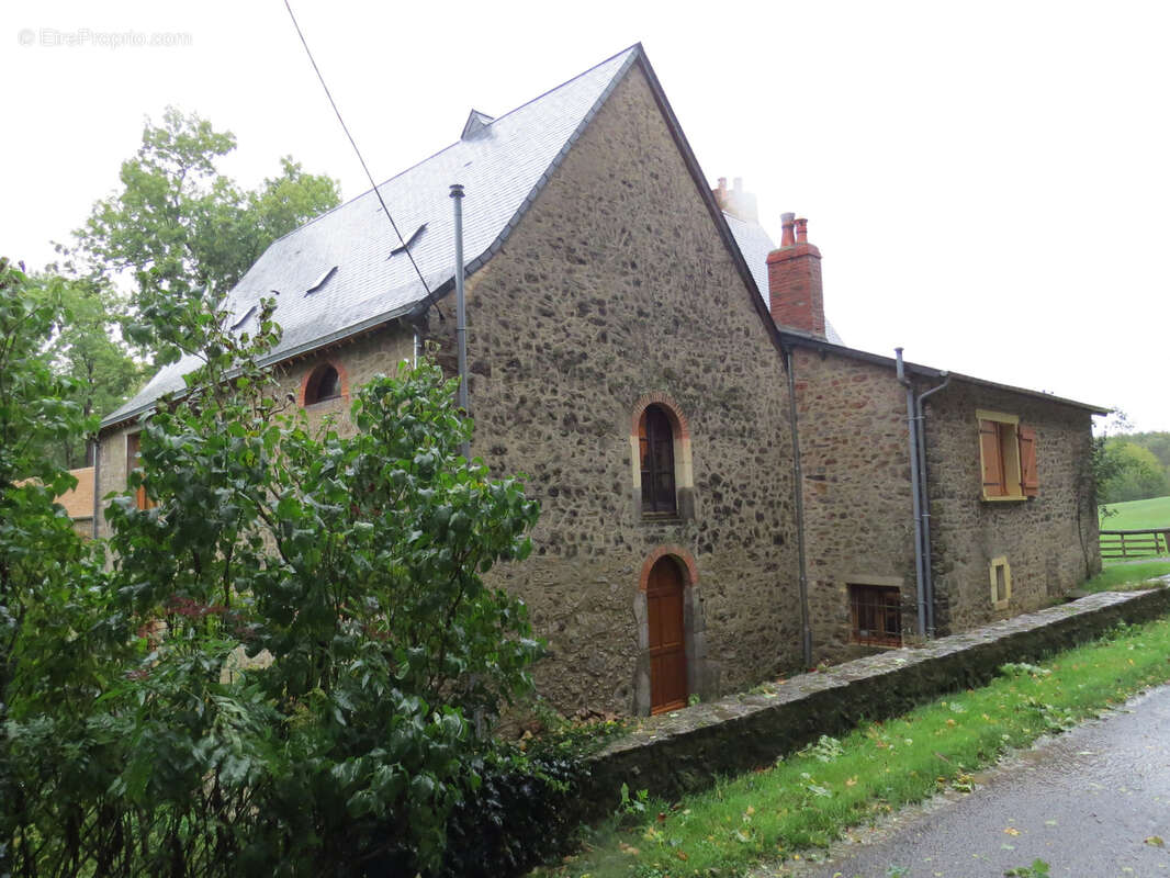 Maison à VIRE-EN-CHAMPAGNE