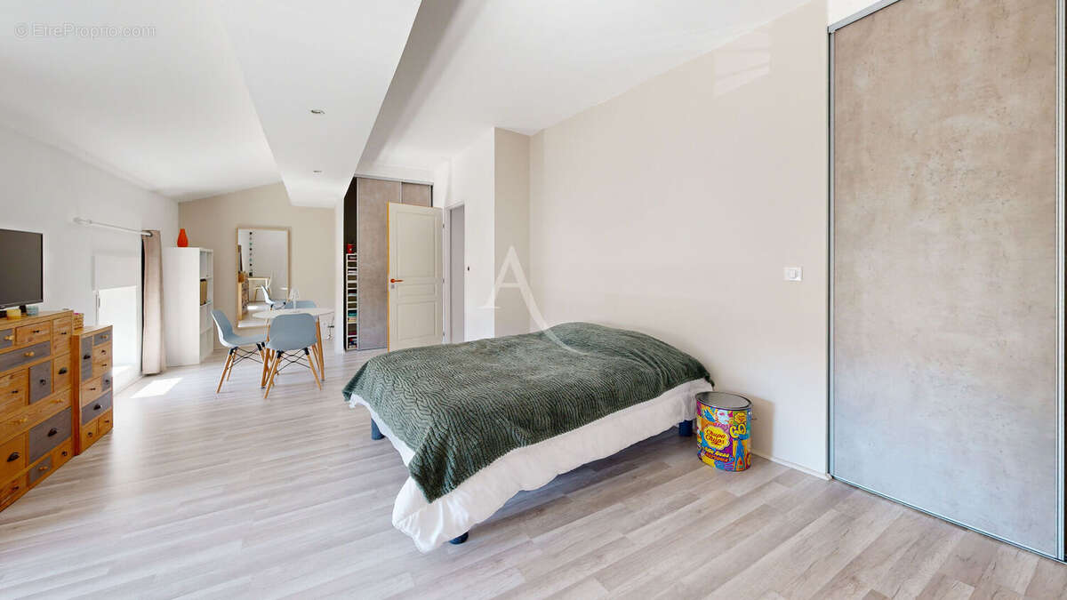 COURSAN - Superbe maison intemporelle aux portes de Narbonne ! - photo 11