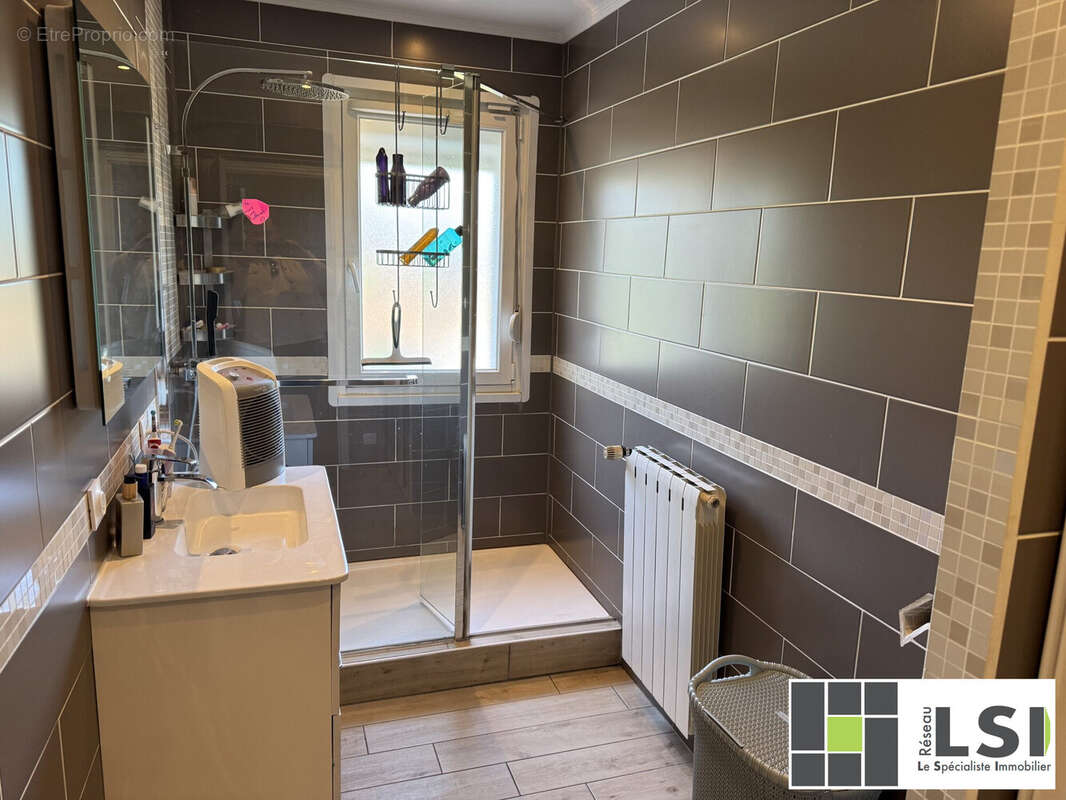 Maison à NEUF-MESNIL