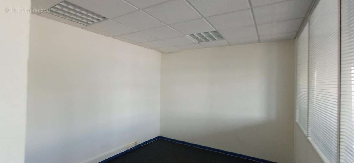 Photo 5 - Commerce à SAINT-QUENTIN-FALLAVIER