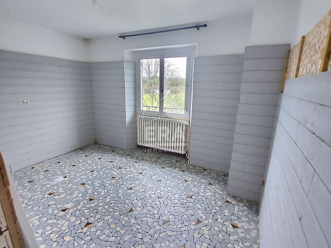 Maison à LACAPELLE-MARIVAL