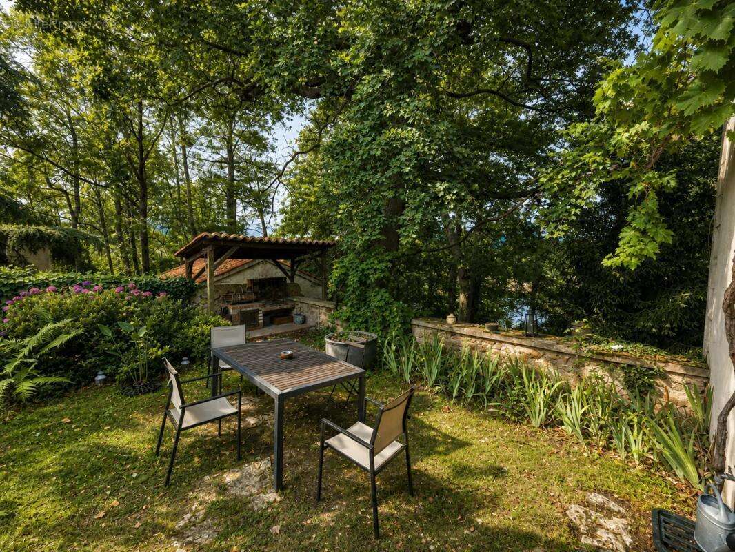 Maison 6 pièces de 143 m² à Moussac - photo 2