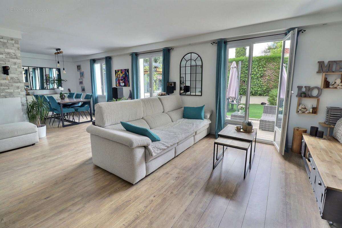 Maison à CRESPIERES