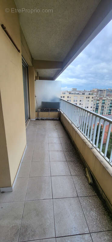 Appartement à MARSEILLE-5E