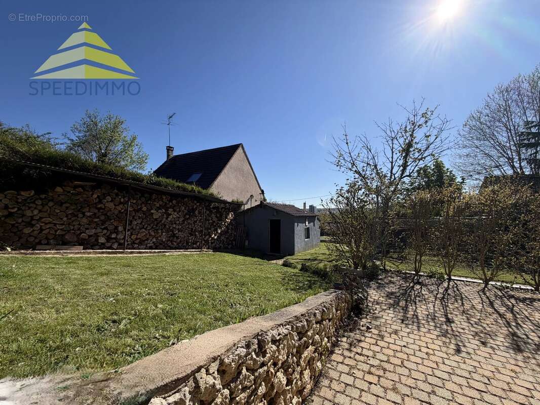 Maison à MANDRES-LES-ROSES