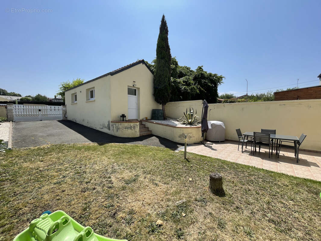 Maison à MONTREVAULT