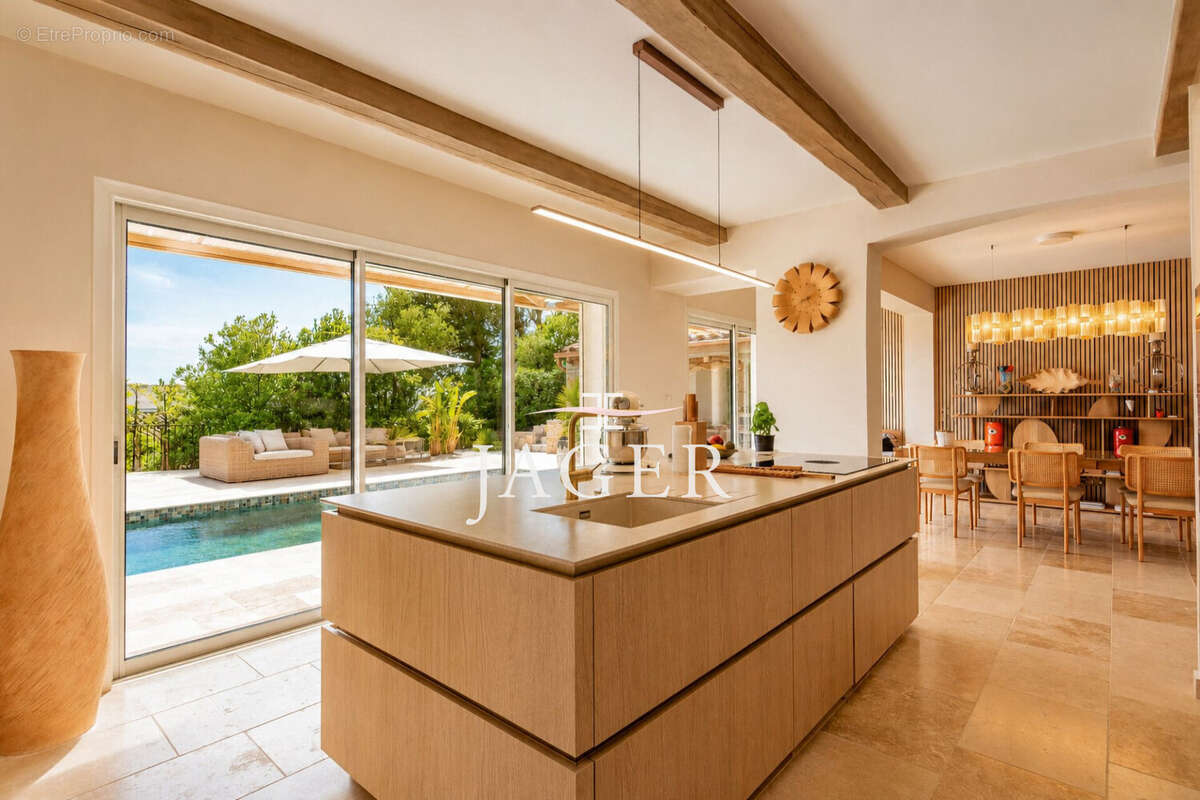 Maison 240 m² à Sainte-Maxime  - photo 6