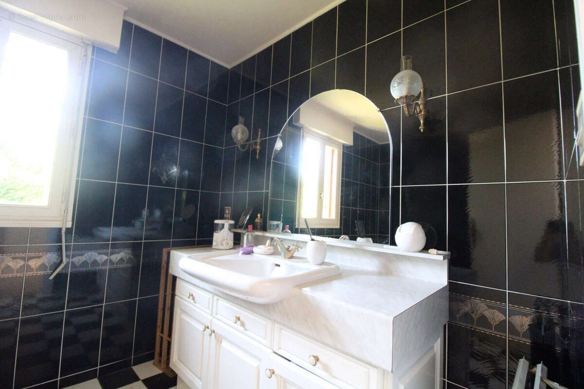 Maison 230 m² à Saint-Barnabe  - photo 7