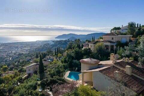 Maison à MANDELIEU-LA-NAPOULE