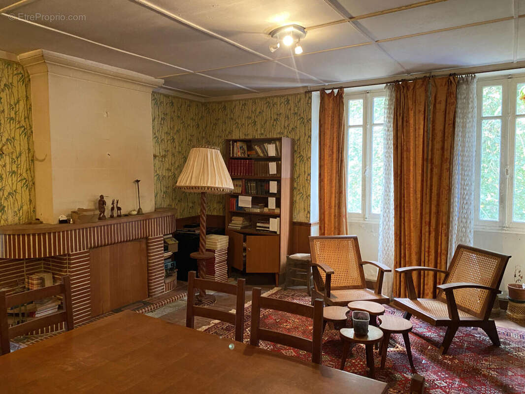 13 - Maison à SAINT-LAURENT-DES-COMBES