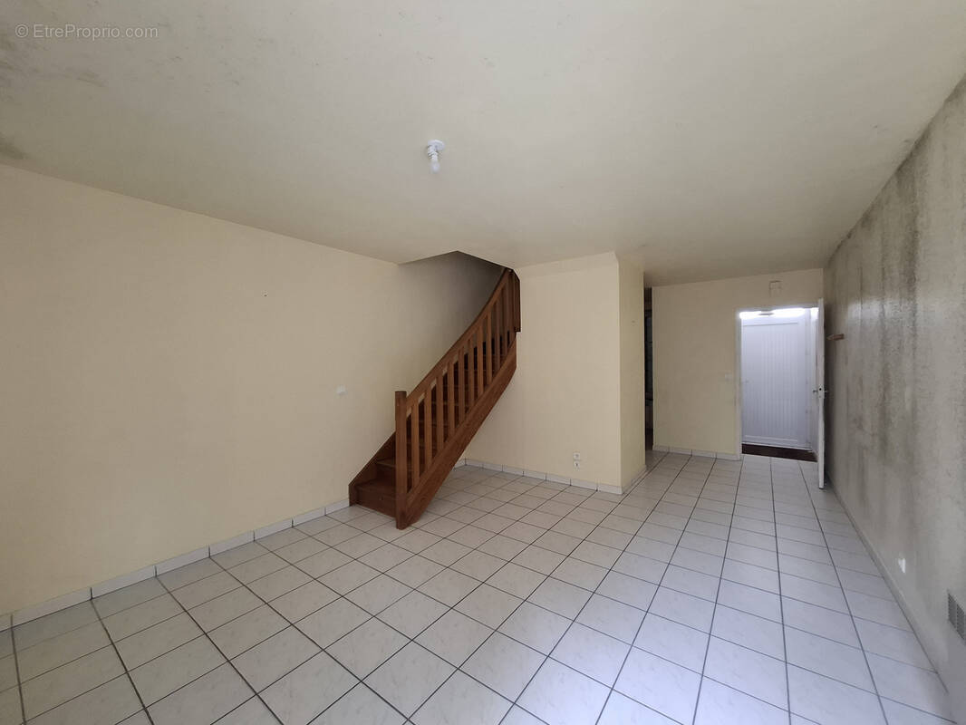 Maison à SAINT-ETIENNE-DE-MER-MORTE