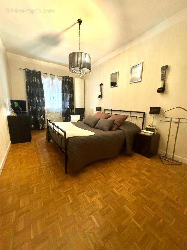 Appartement à LE CHAMBON-FEUGEROLLES