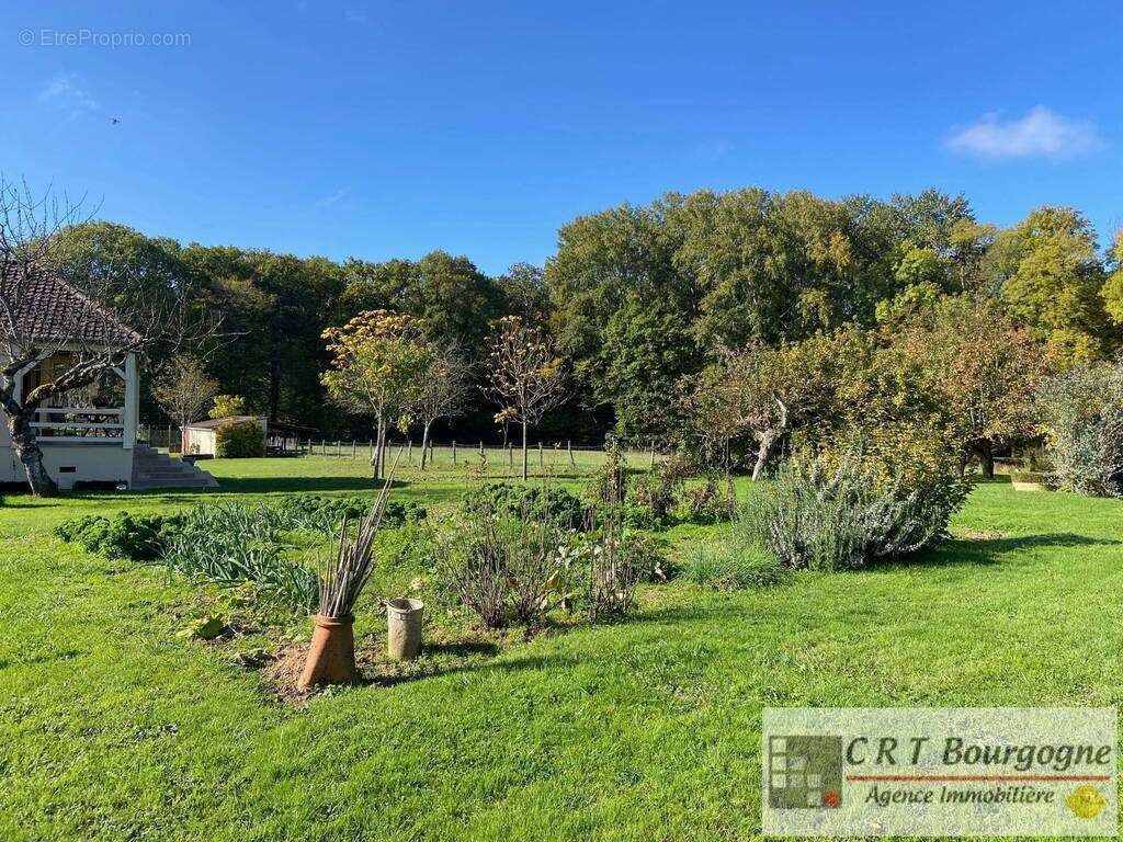 Maison à MOULINS-SUR-OUANNE