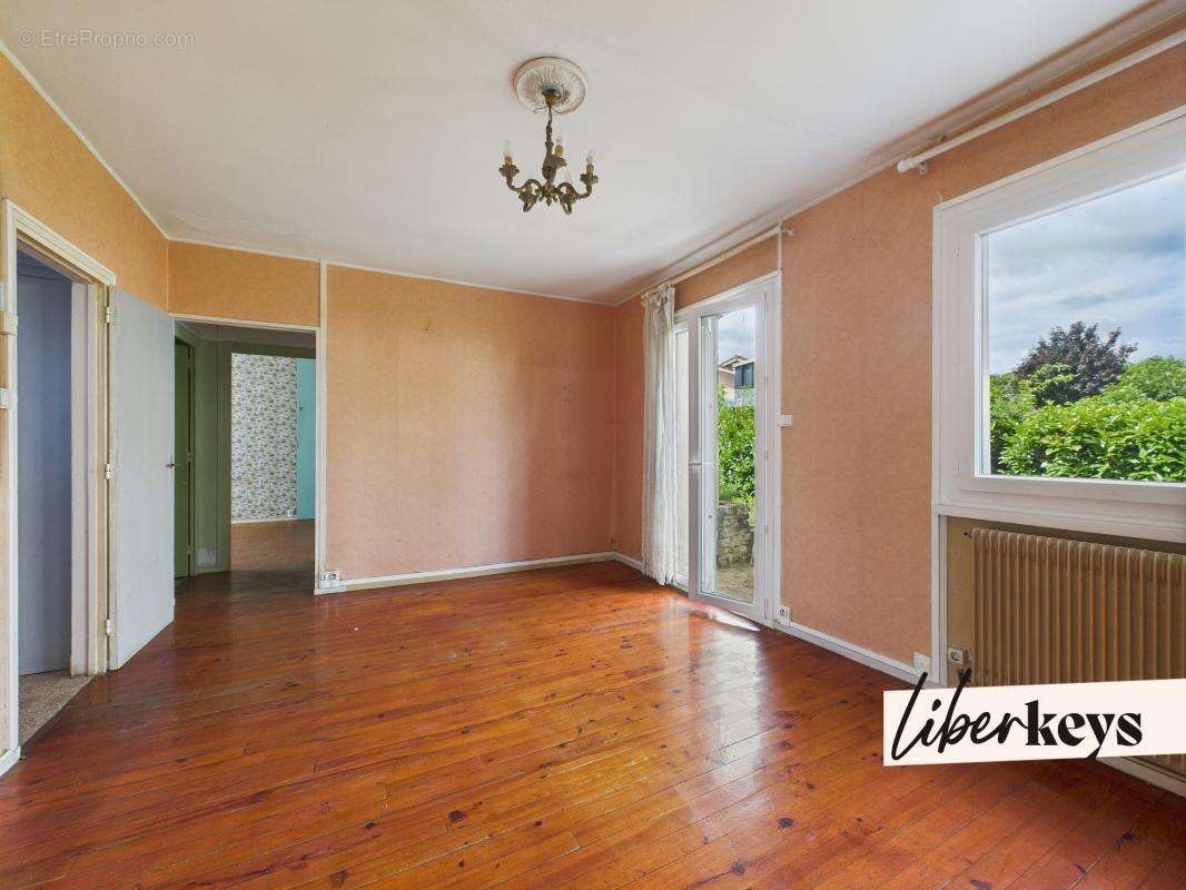 Maison individuelle de 107m² avec jardin et garage - Saint-Fons - photo 5