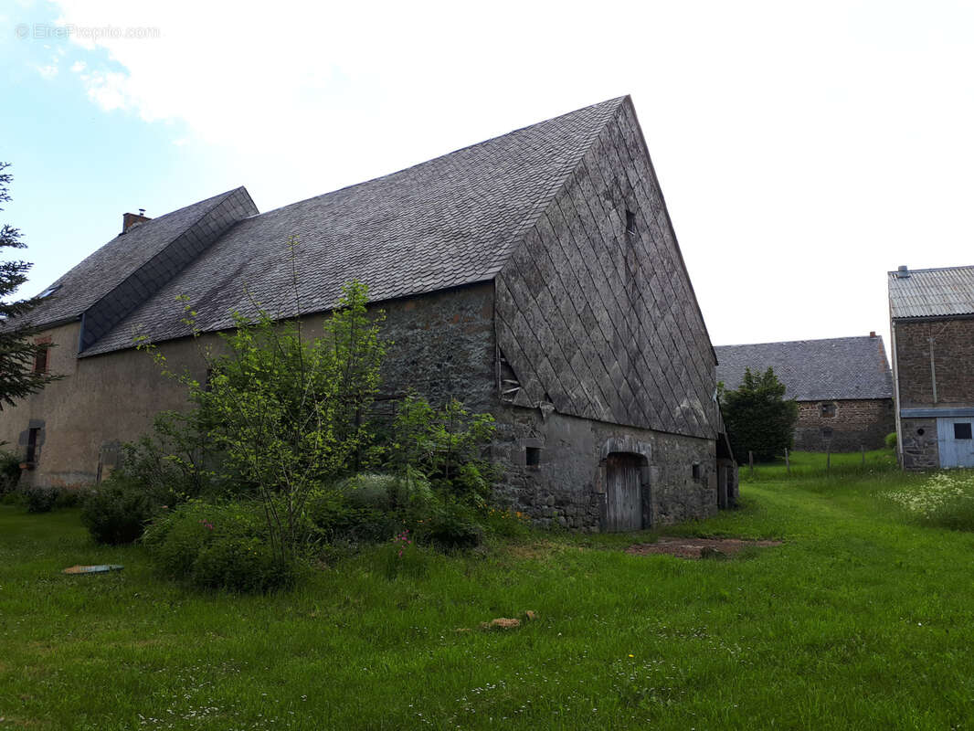 Beau corps de ferme de 260 m2 à aménager avec jardin - photo 4