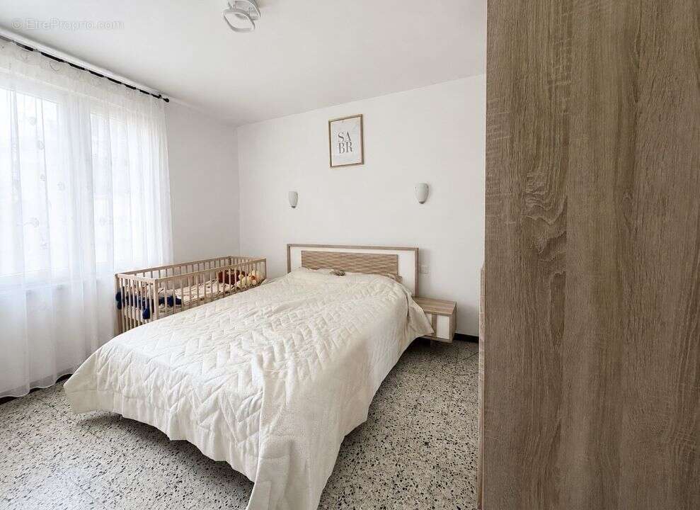 T2- place de parking-loué-13013-commerces - Appartement à MARSEILLE-13E