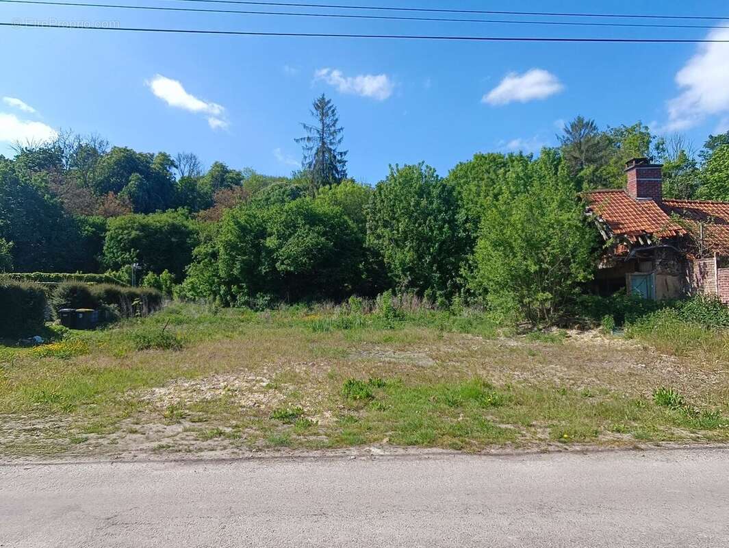 Terrain à FONTAINE-SUR-SOMME