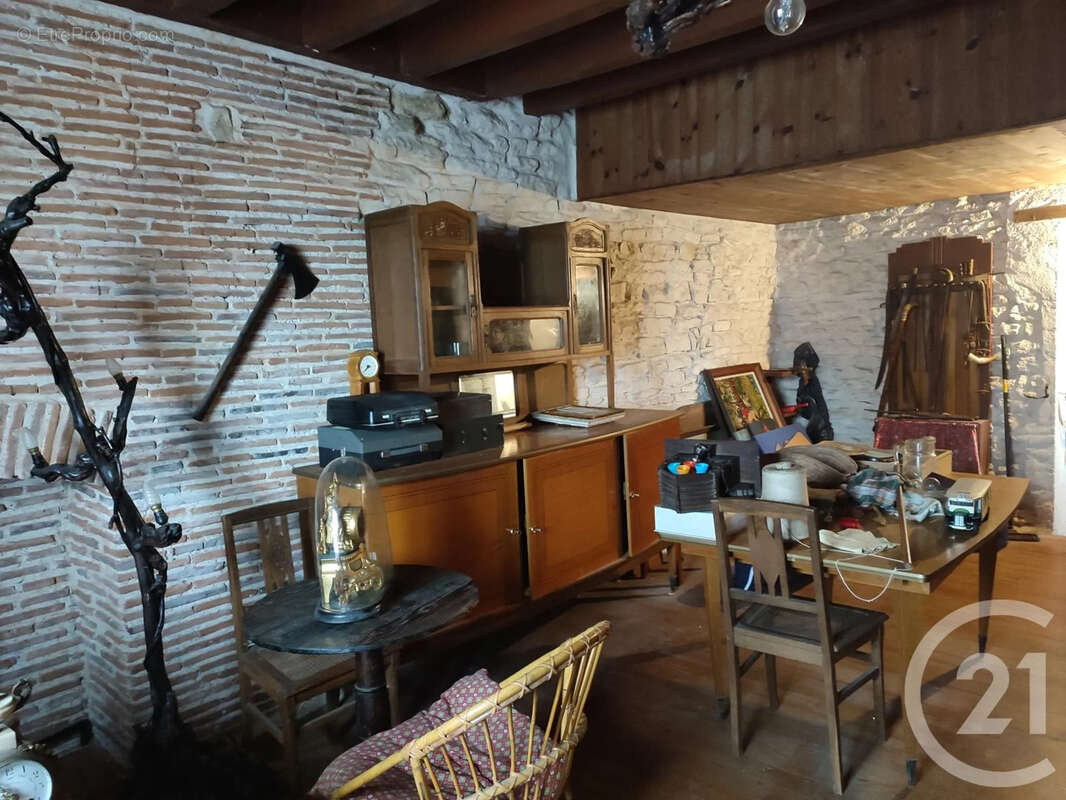 Maison 126 m² à Suilly-La-Tour  - photo 5
