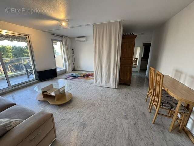 Appartement à VILLENEUVE-LOUBET