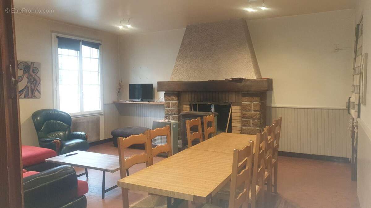 Commerce à BUJALEUF