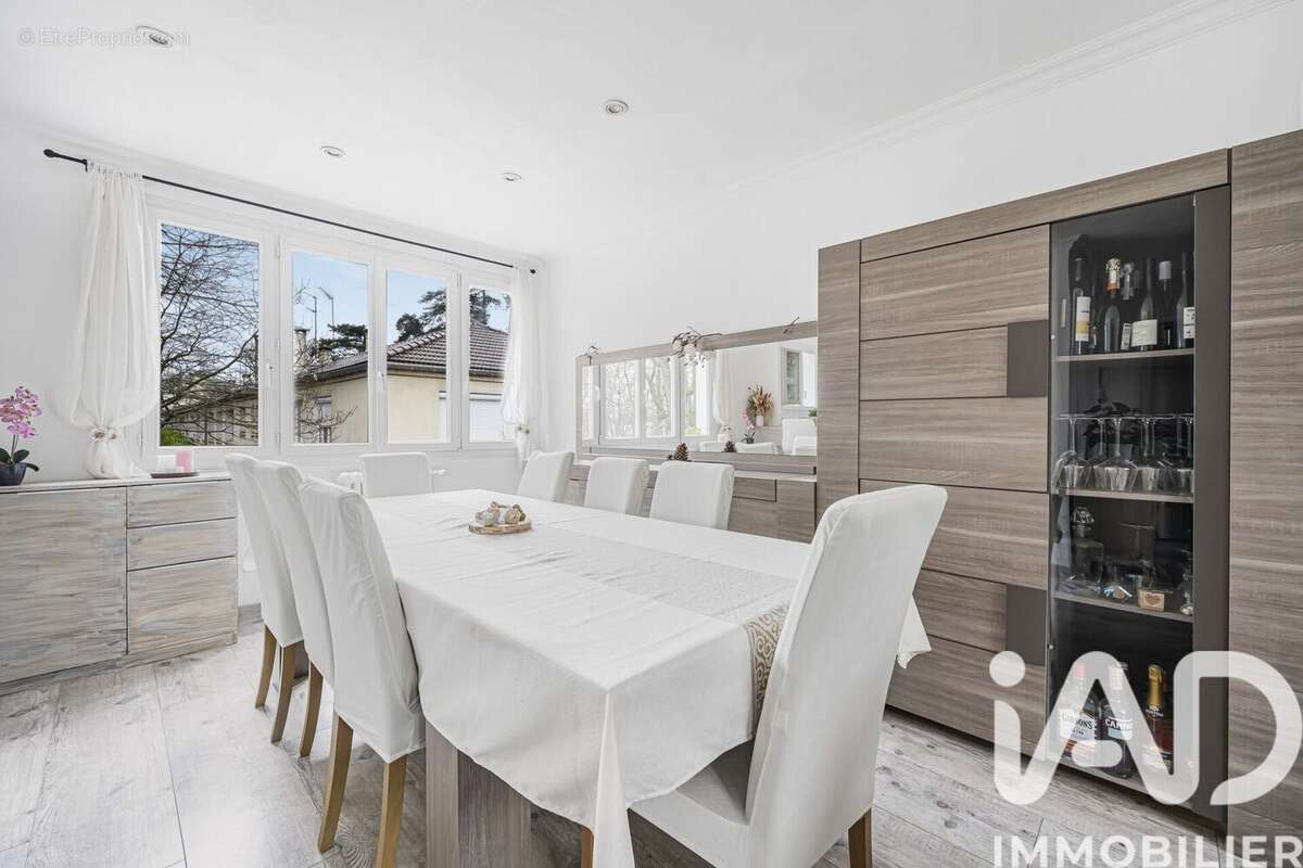 Photo 4 - Appartement à LA CELLE-SAINT-CLOUD