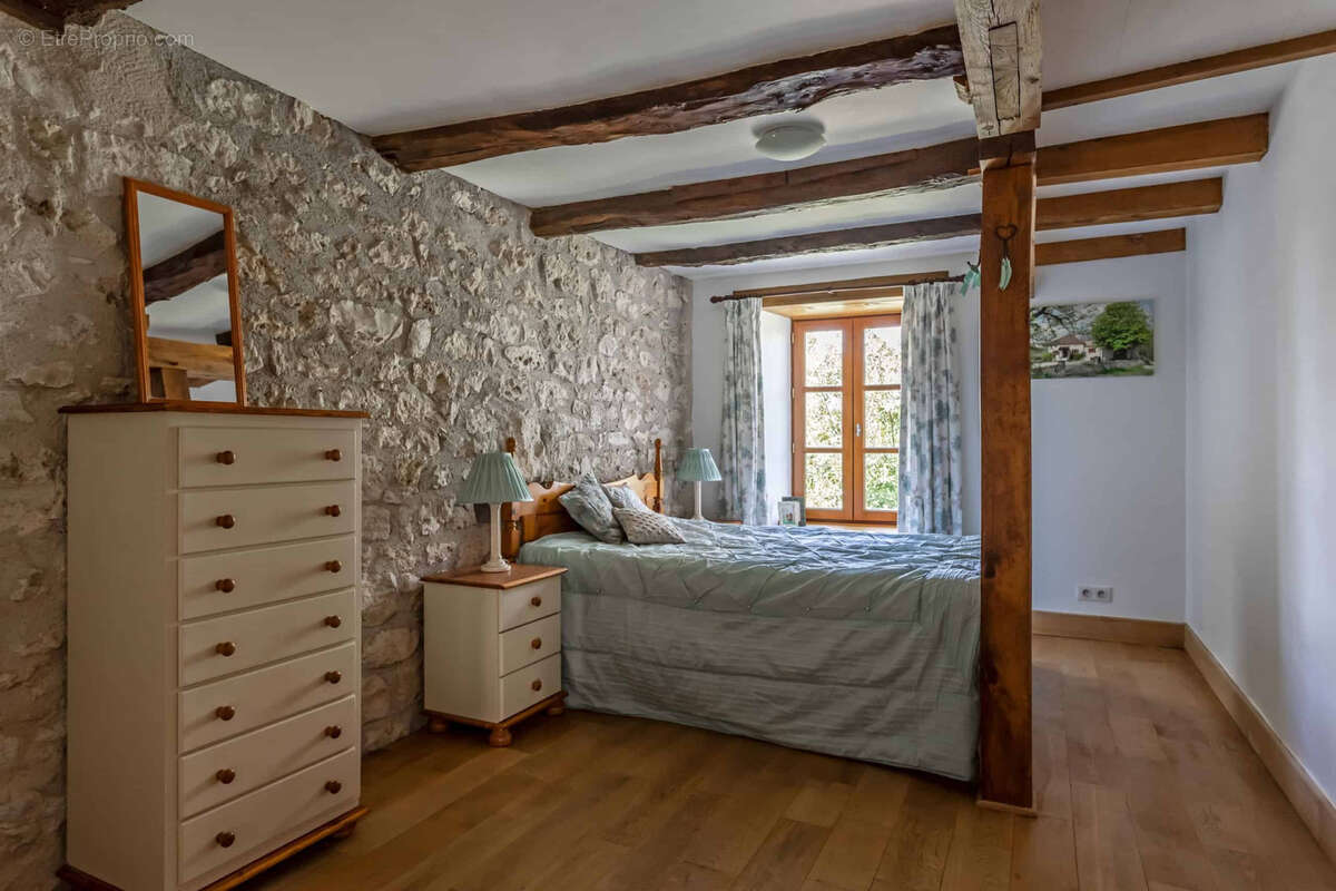 Maison de campagne avec piscine, dépendances, grange, terrain. - photo 6