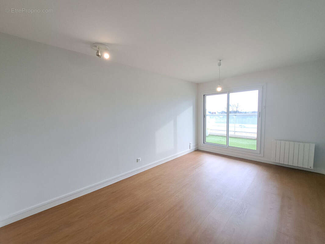 Appartement T3 64 m² avec terrasse et garage - usage professionnel - photo 2