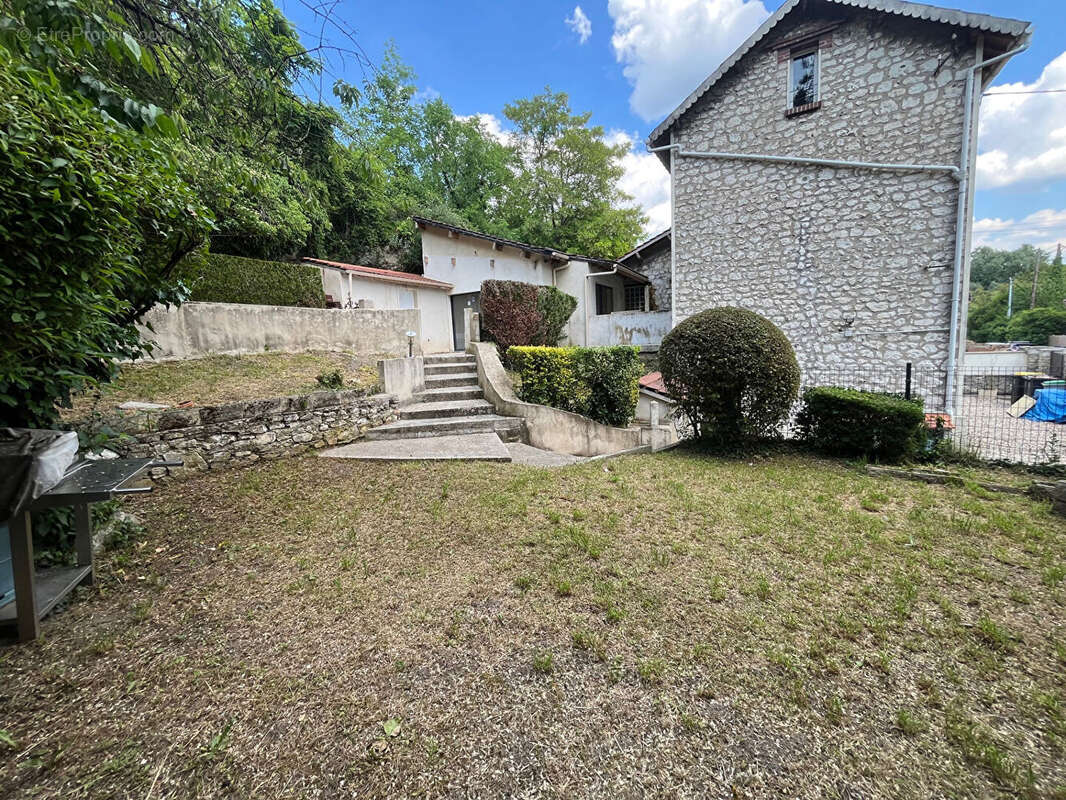 Maison à FOLLAINVILLE-DENNEMONT