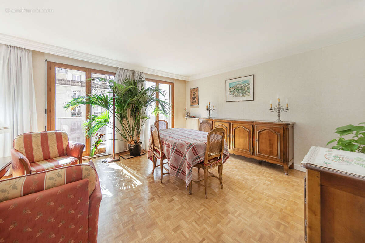 Appartement à PARIS-15E
