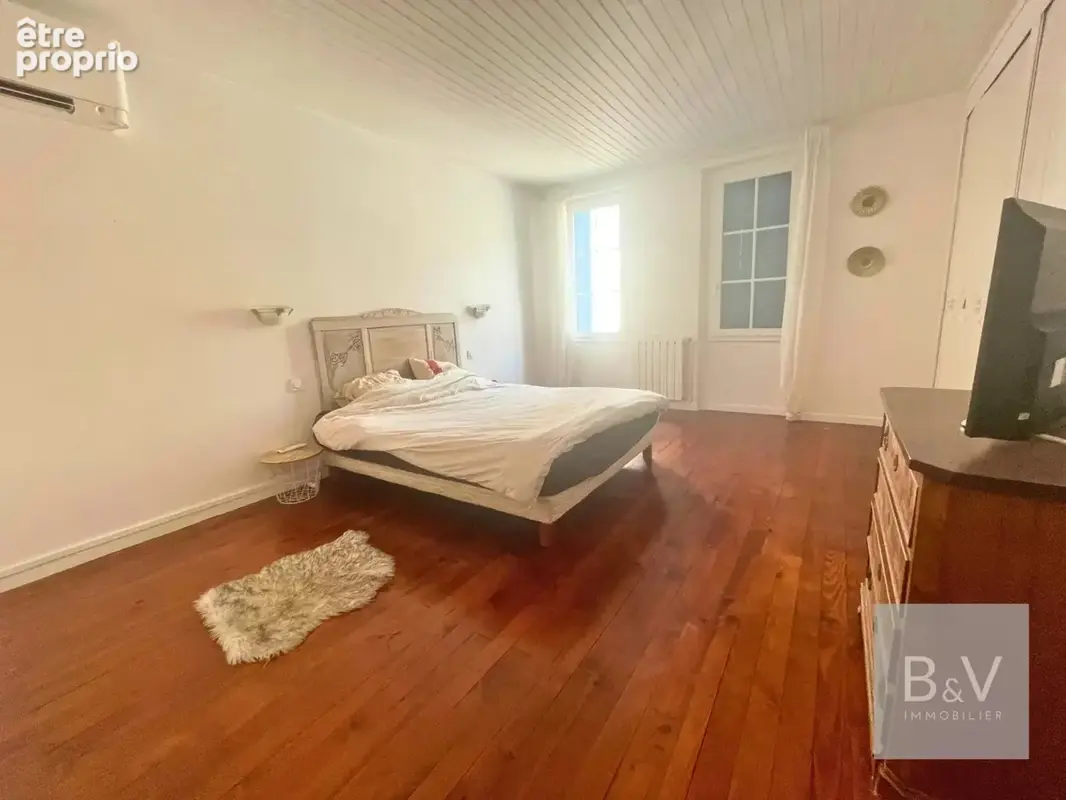 Maison de charme de 340 m² avec jardin - photo 10