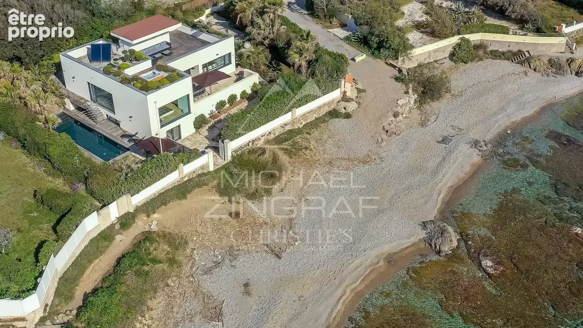 Proche Cannes - Villa moderne pieds dans l'eau - photo 5