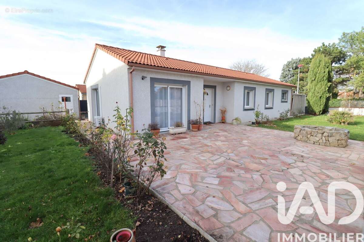 Photo 2 - Maison à SAINT-BEAUZIRE