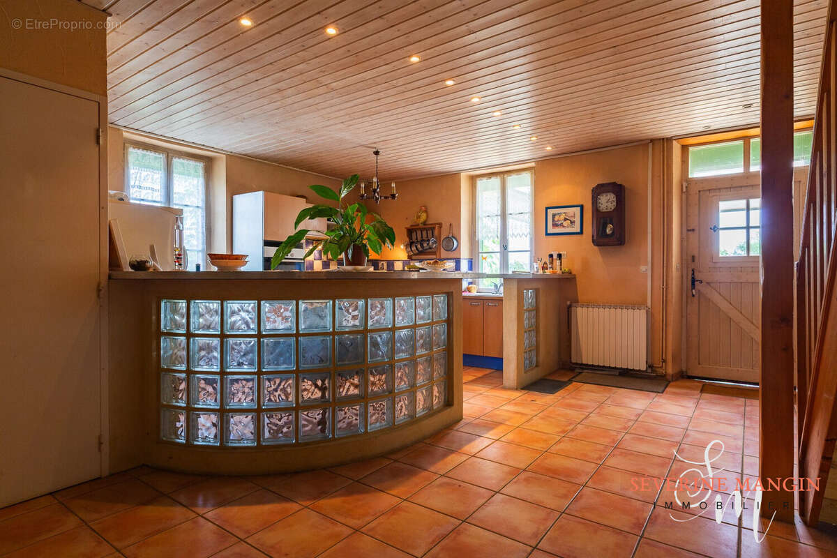 Maison 113 m² à Saint-Bardoux  - photo 4