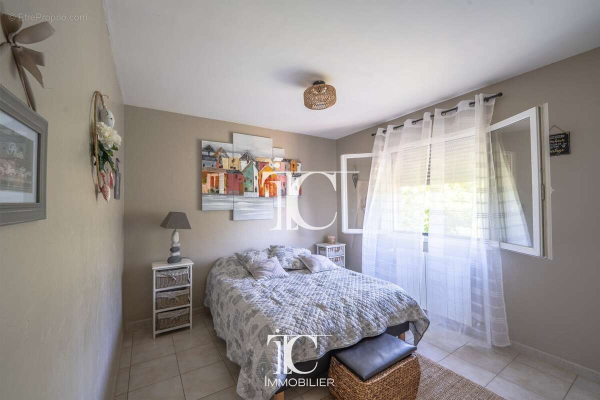 Villa 2005 140m² avec 5600m² terrain avec riviere - photo 10