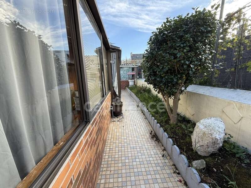 Maison à LE RELECQ-KERHUON