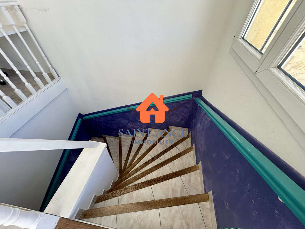 Appartement à COLLOBRIERES