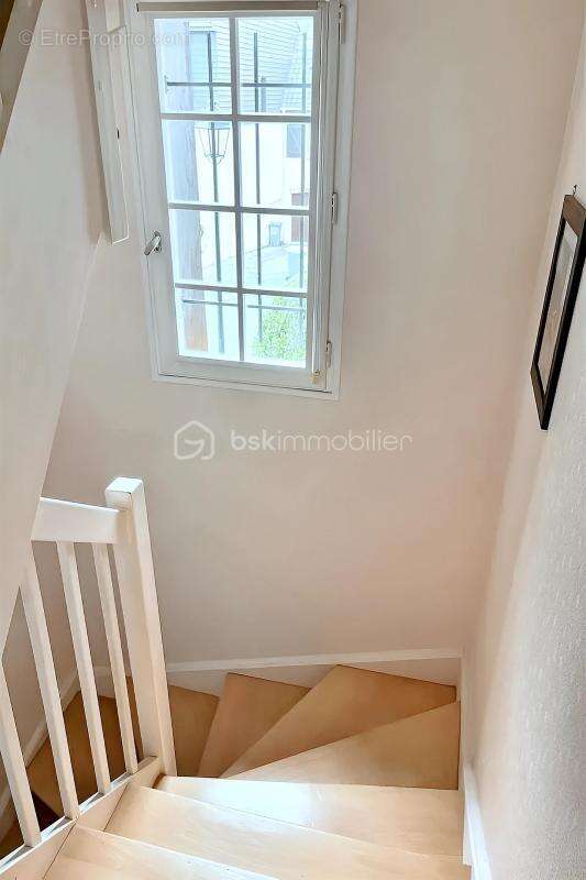 Maison à LES CLAYES-SOUS-BOIS