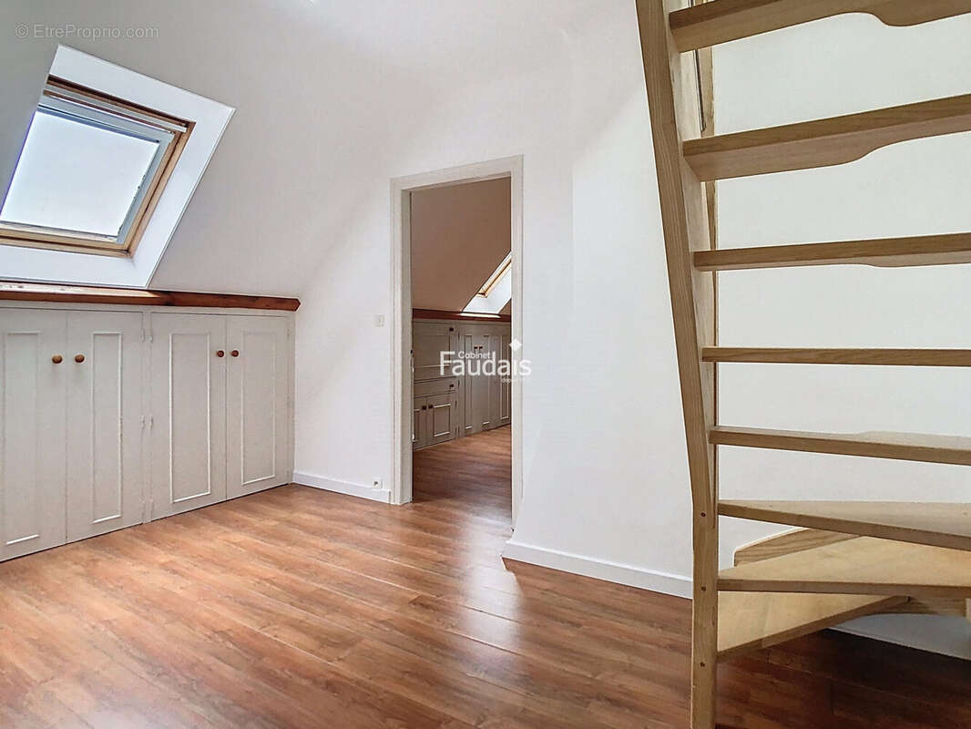Appartement 103 m² à Saint-Lo  - photo 5