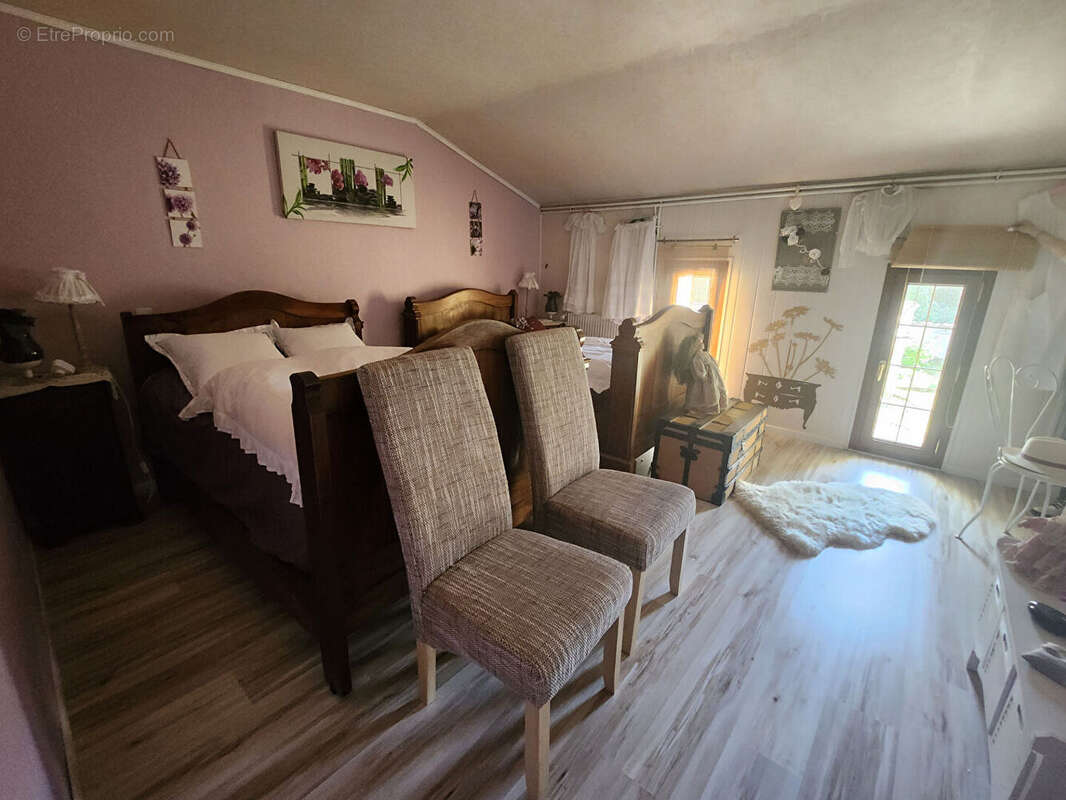 OPPORTUNITÉ - VIAGER, maison en pierre de 196 m2 et dépendances sur jardin - photo 11