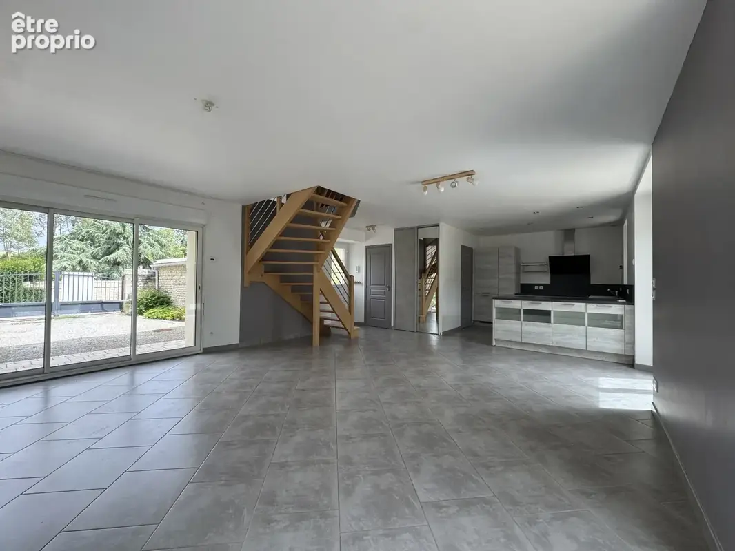 Maison en pierre familiale - quartier calme - photo 9