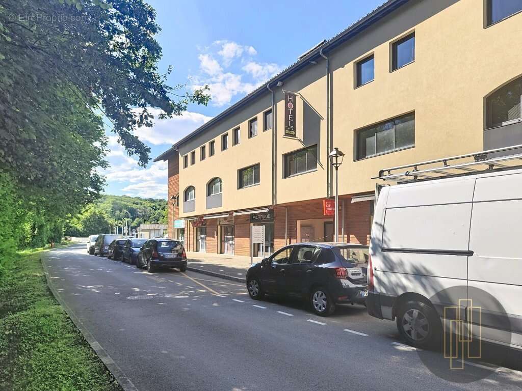 Commerce à LEGNY