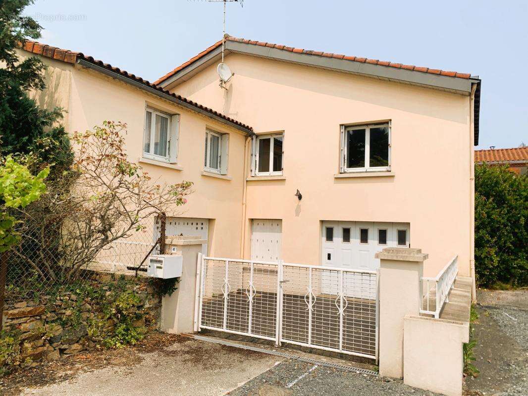 Maison familiale 121 M2 plein bourg - photo 2