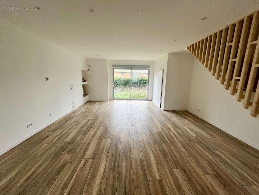 Appartement à SEREZIN-DU-RHONE