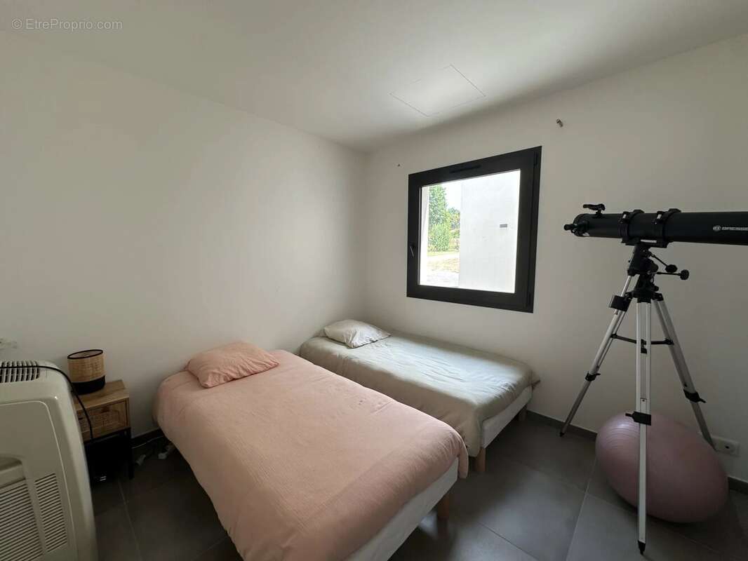 Maison d'architecte avec vue dominante, terrain et garage. - photo 11