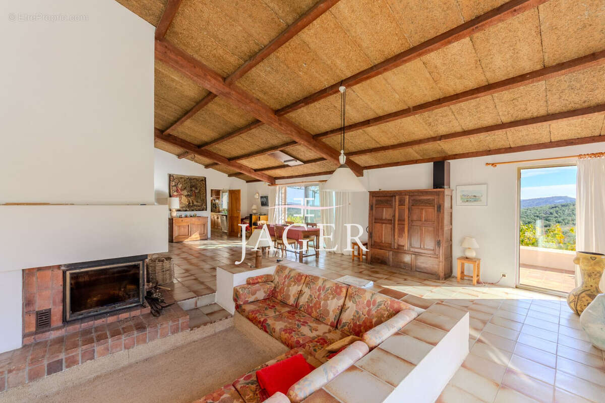Maison 450 m² à Cogolin  - photo 6