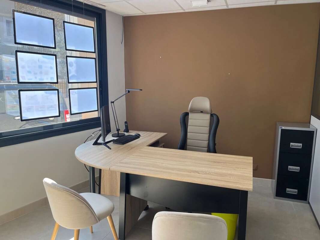 Commerce à VILLELAURE