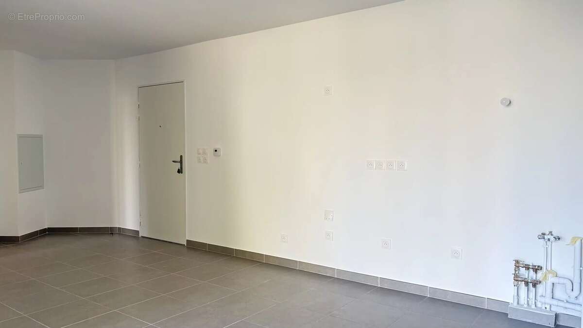 Appartement T2 - Etat Neuf avec jardin privatif et stationnement - Port-de-Bouc - Résidence Villa Marina - photo 4