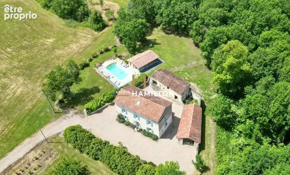 Superbe maison en pierre rénovée, avec bois et terrains attenants - photo 9