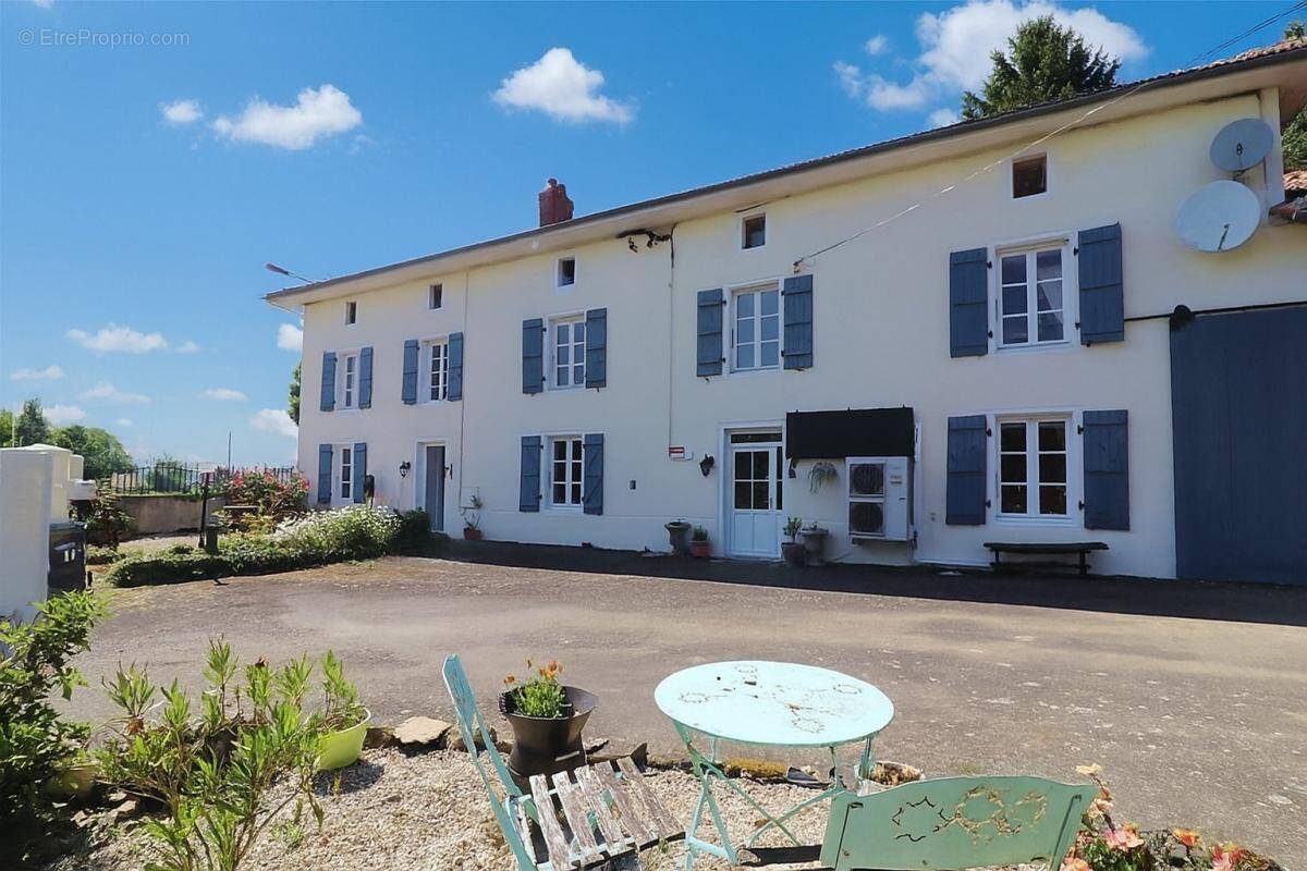 Maison à ORADOUR-SUR-VAYRES