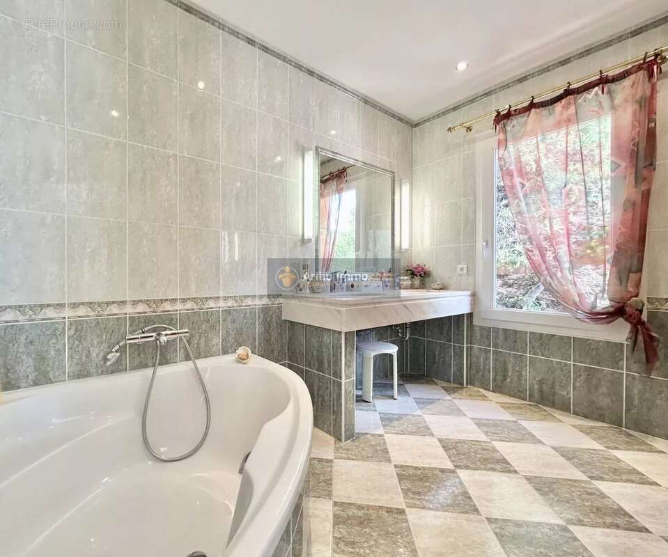 Maison à LES ISSAMBRES